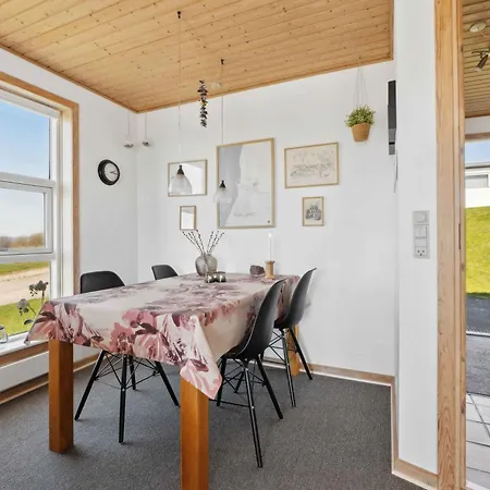 Ferienhaus Cozy With Panoramic View Tranekær
